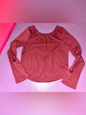 LAST CHANCE SALE, MAKE OFFER! Girls Long Sleeve Scoop Neck Top in Burgundy